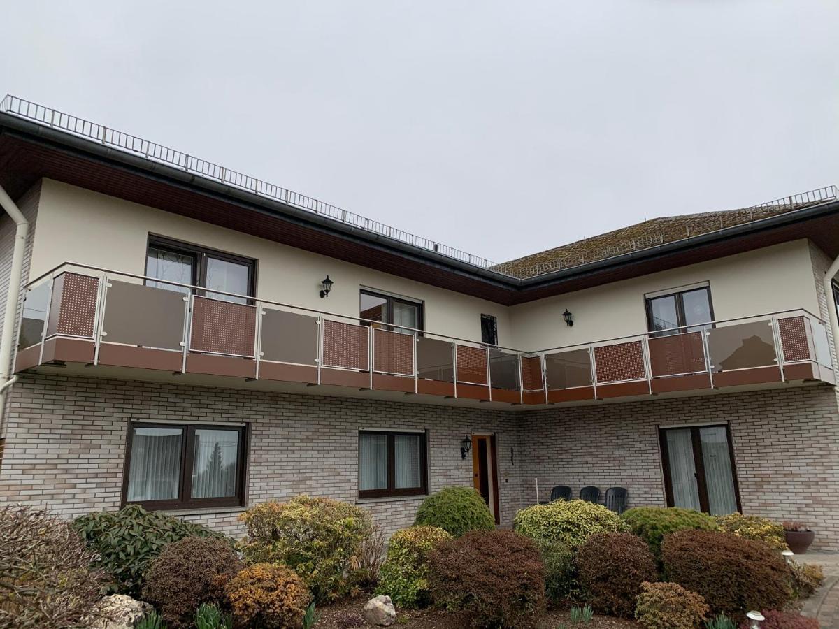 Ferienwohnungjahrsfeld Strassenhaus Eksteriør bilde
