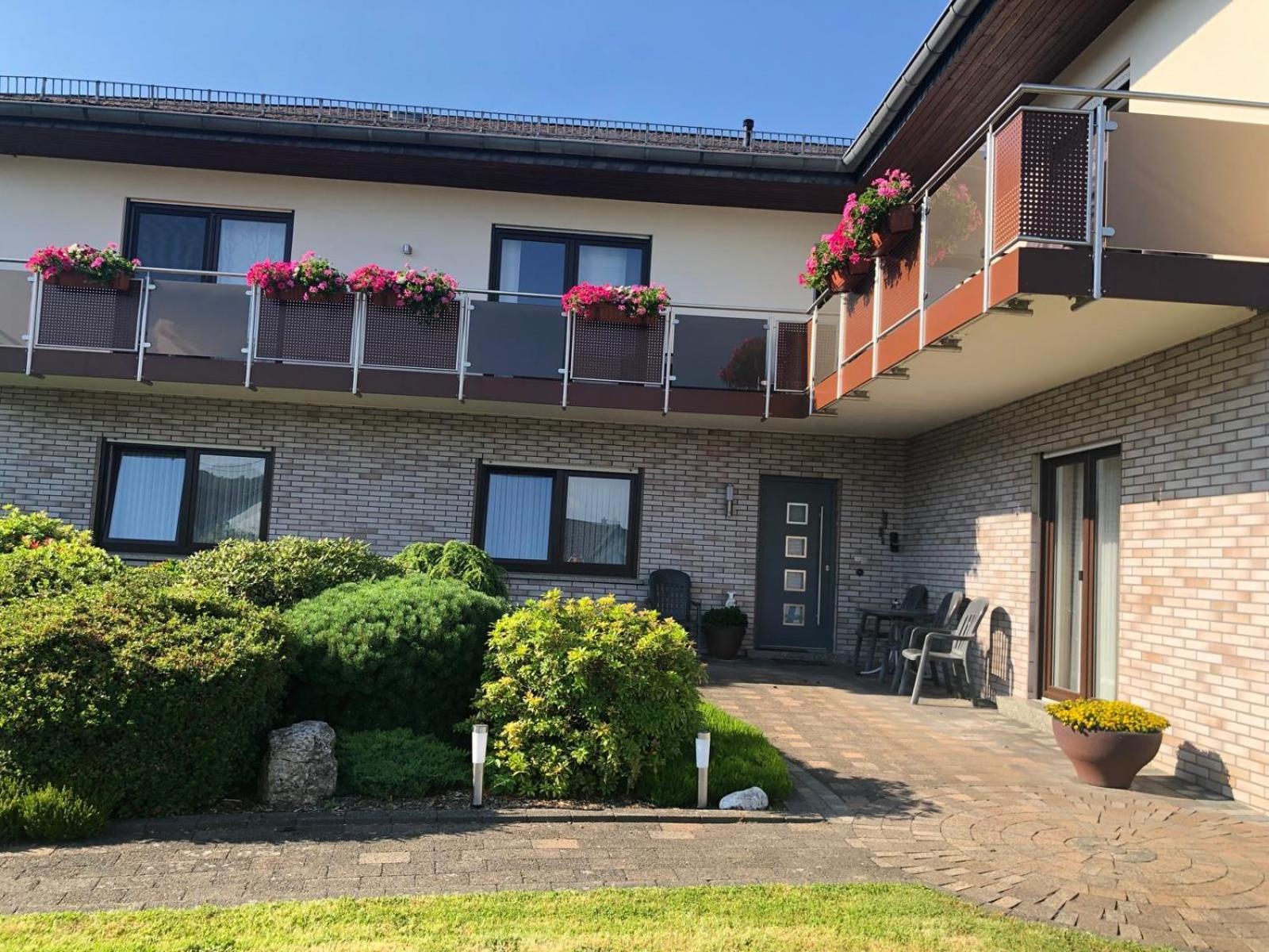 Ferienwohnungjahrsfeld Strassenhaus Eksteriør bilde